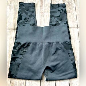 Zyia Active High Rise Gray Camo Leggings